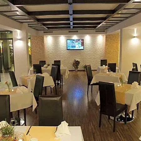 Hotel Vis A Vis 3*