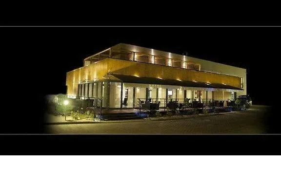 فندق Vis A Vis 3*