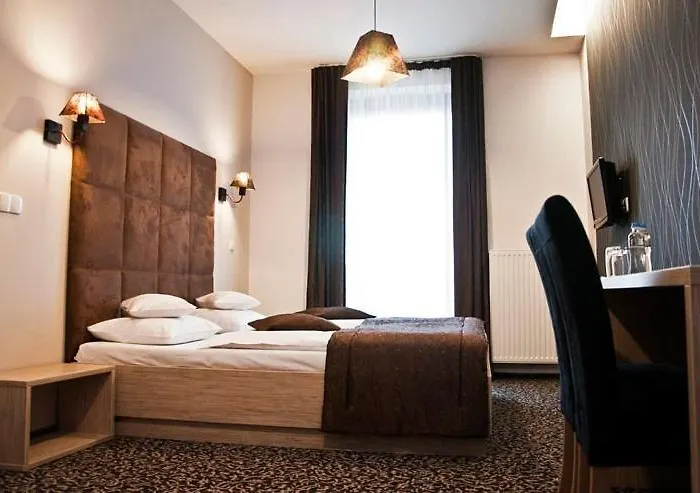 Vis A Vis מלון 3*