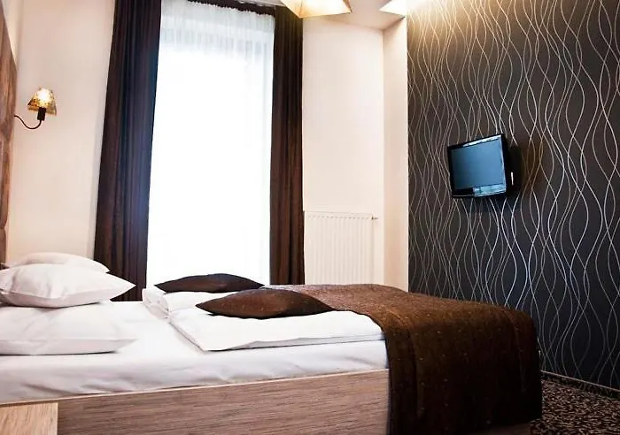 מלון Vis A Vis 3*